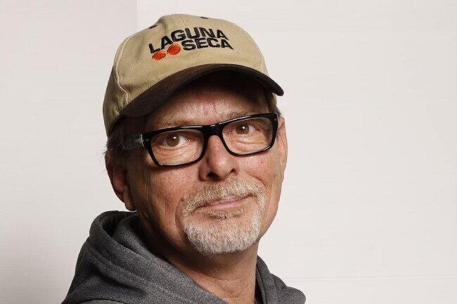 <div class='descrGalleryTitle'>ADDIO A DI PILLO, LA VOCE DELLA SUPERBIKE</div><div class='descrGalleryText'><p>Da archiviare tra le notizie più tristi dell'anno (nelle quali, come al solito, dobbiamo anche ricordare chi ci ha lasciato) c'è senza dubbio <b><u><a href="https://www.dueruote.it/news/attualita/2022/10/14/il-motociclismo-saluta-giovanni-di-pillo.html">l'addio di Giovanni Di Pillo</a></u></b>, scomparso a 67 anni.&nbsp;Speaker e telecronista, ci ha fatto emozionare narrando, nel vero senso della parola, le gesta dei piloti dell’epoca d’oro del Mondiale Superbike. Grazie a lui abbiamo gioito e imparato a conoscere eroi di quel tempo come&nbsp;Troy Corser, Troy Bayliss,&nbsp;Noriyuki Haga,&nbsp;Max Biaggi, Giancarlo Falappa, Fabrizio Pirovano e tanti altri.</p>
</div>